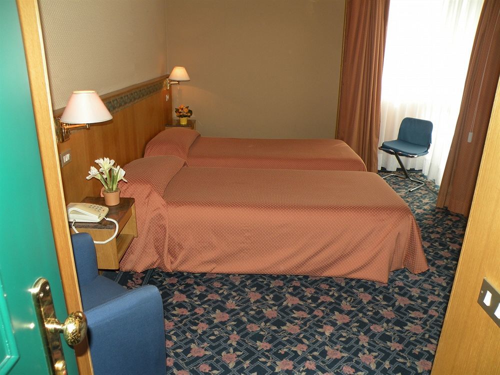Hotel Oleggio Malpensa Room photo